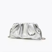 Pochette Pissée Élegante avec Chaîne