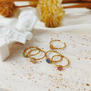 BAGUE CLASSIQUE AVEC PIERRE DU MOIS DE NAISSANCE